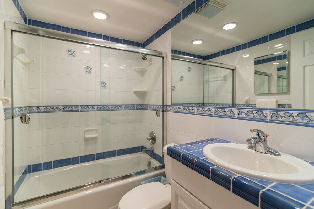 Фото The Colonial Club, Oceanfront Condos