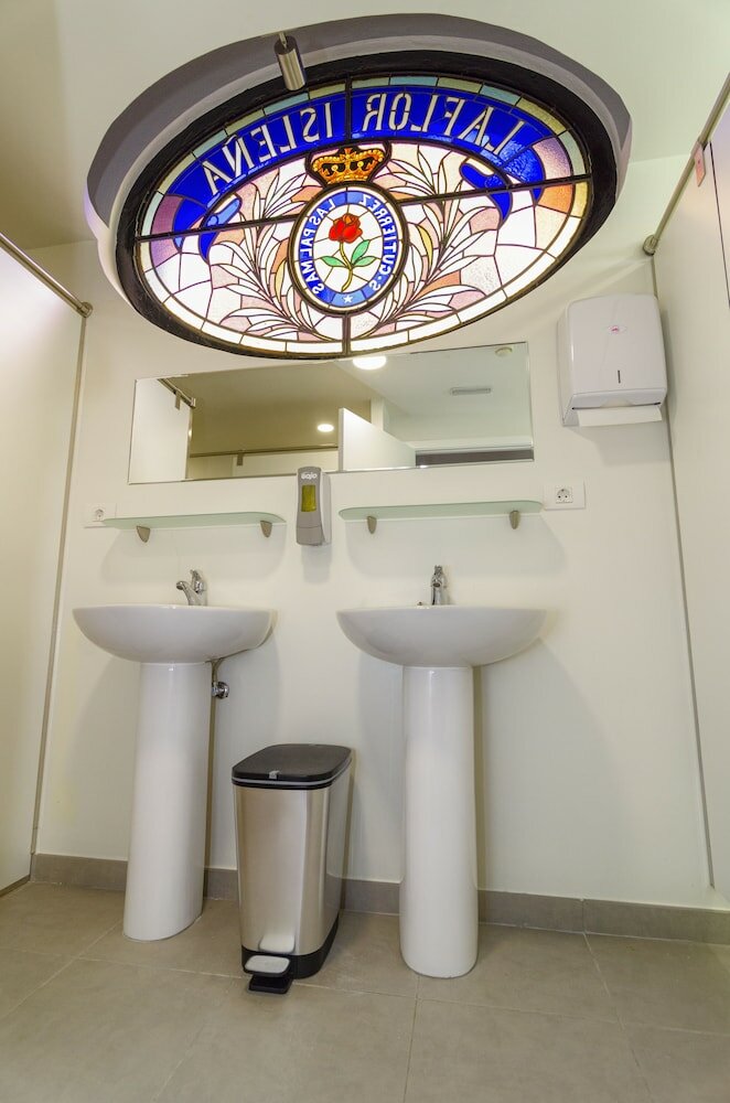 Фото La Fabrica Urban Hostel