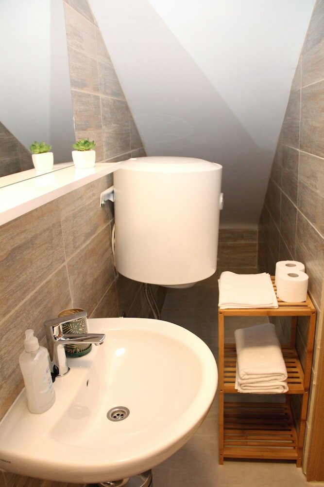 Фото Old Theatre Rooms and Apartments