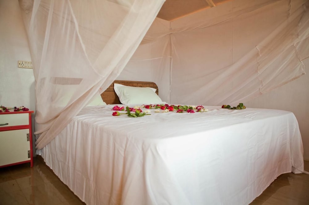 Фото Madhu Beach Huts