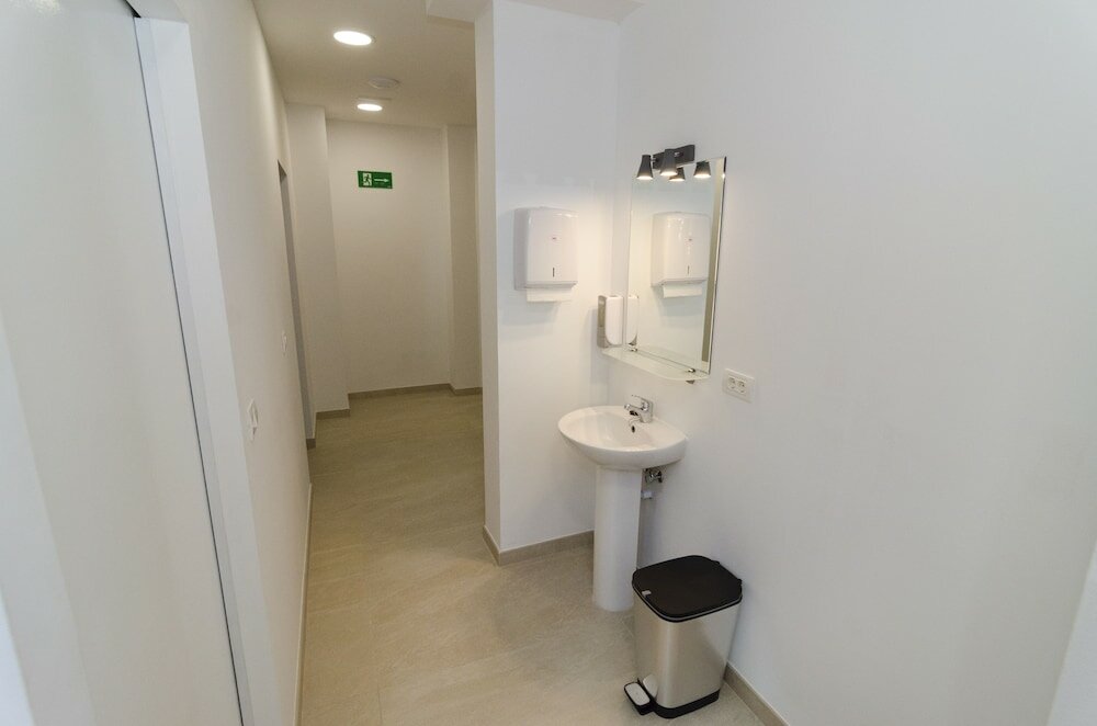 Фото La Fabrica Urban Hostel