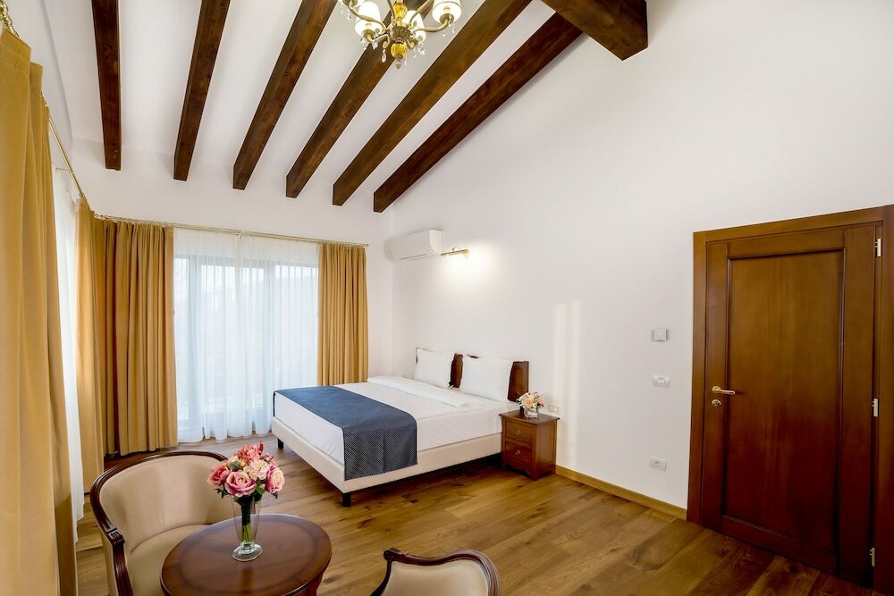 Фото Theodora Golf Club