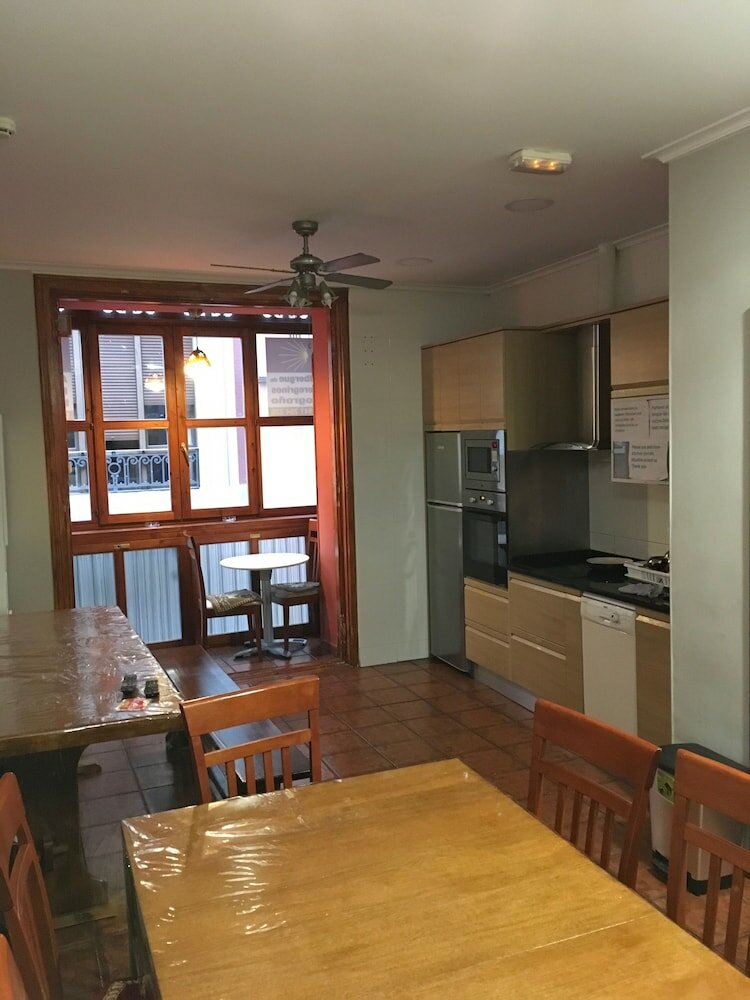 Фото Pensión La Bilbaina - Albergue Logroño