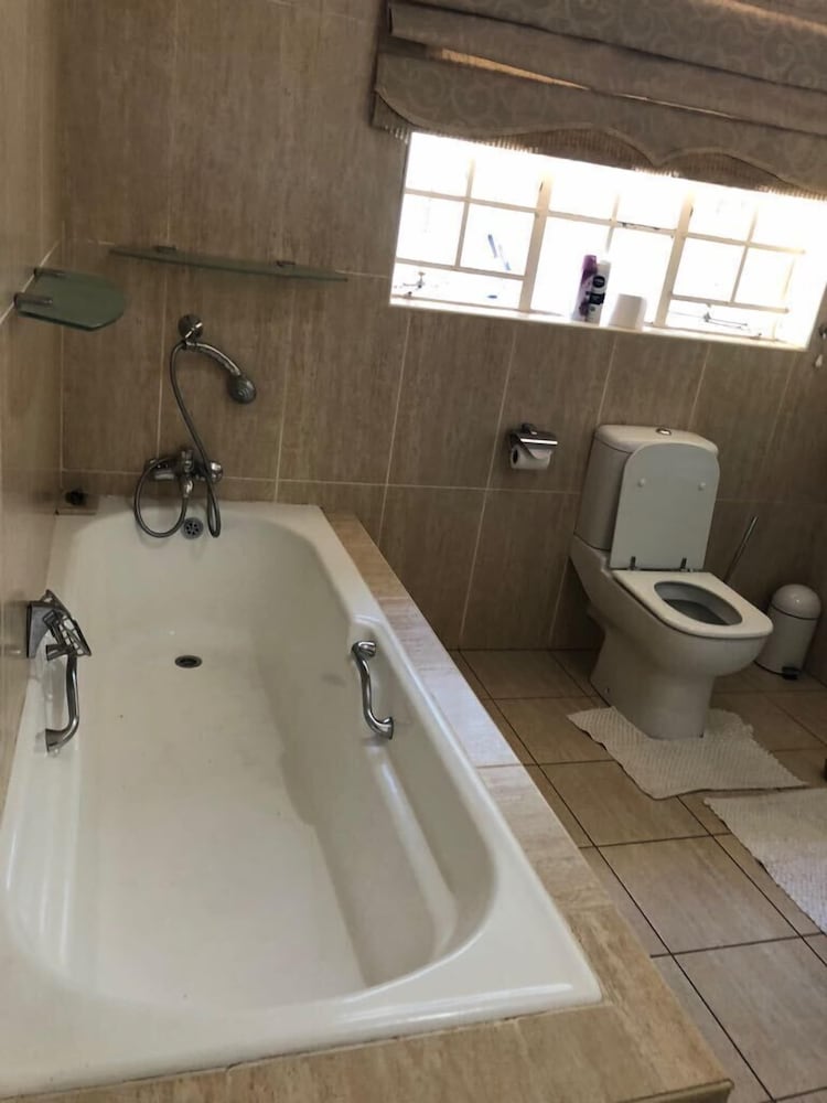 Фото Khuvena Guest House