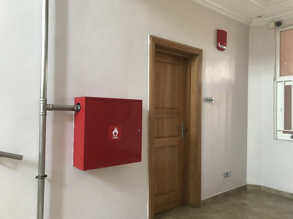 Фото Helena Court Apartments