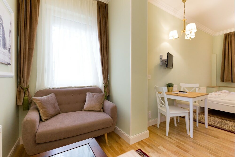 Фото Roland Apartments