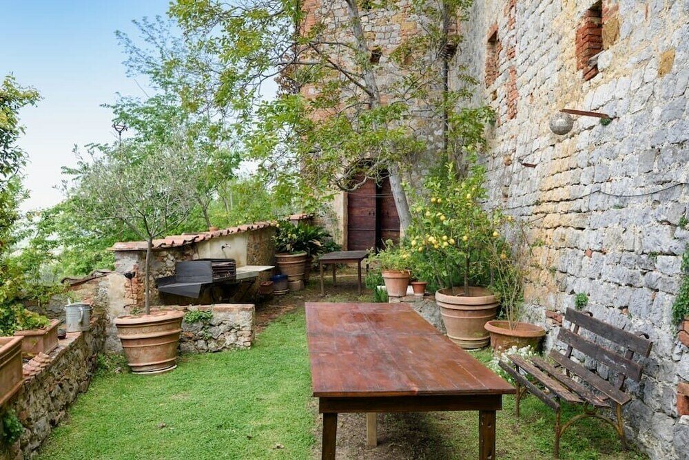 Фото Castello Montelifrè