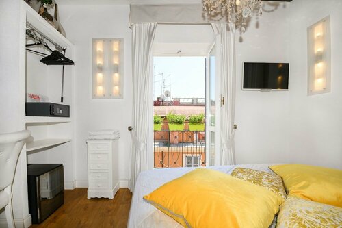 Гостиница Frattina Apartments в Риме