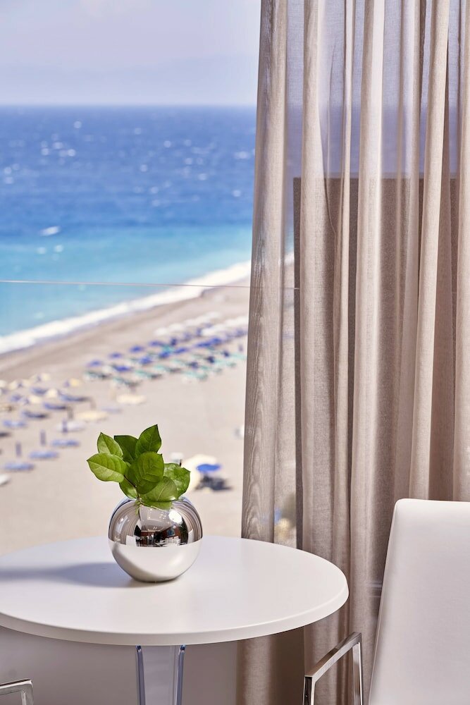 Фото Bellevue On The Beach Suites