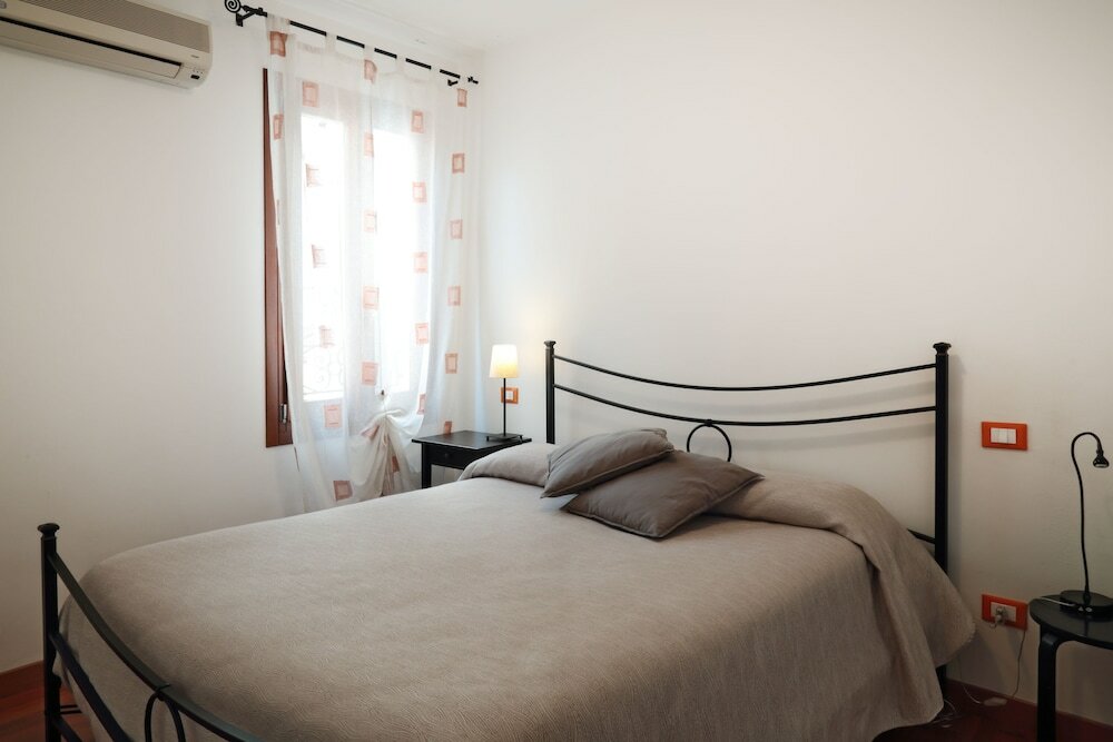 Фото Piazza delle Erbe Stylish Flat
