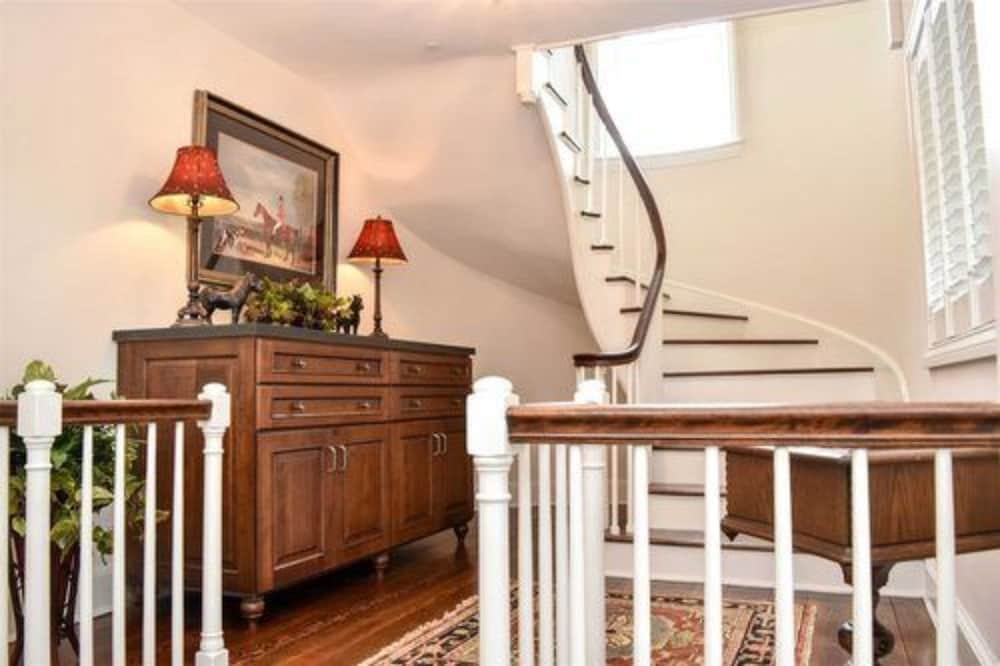 Фото Inn at Evergreen