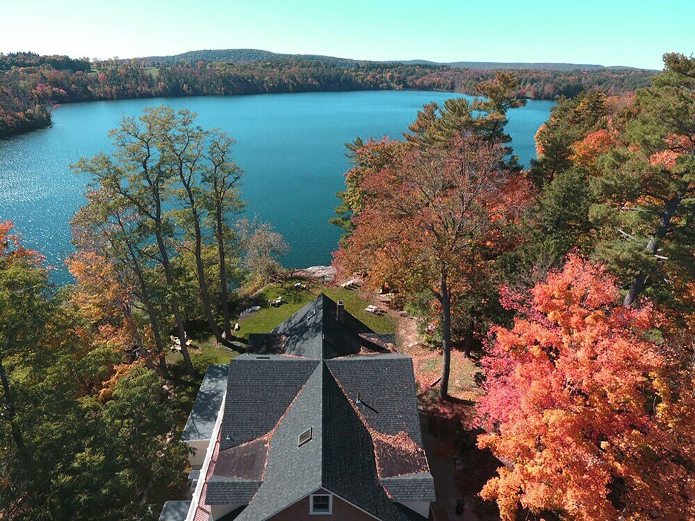 Фото Lakehouse Inn