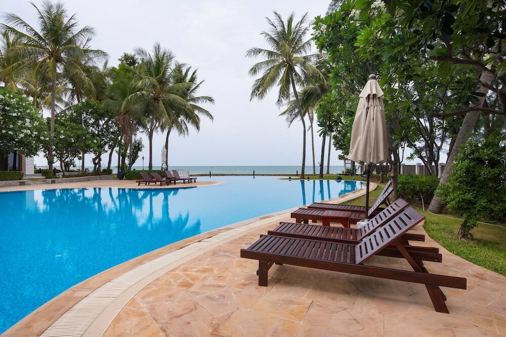 Фото Baan LonSai Beachfront Condominium