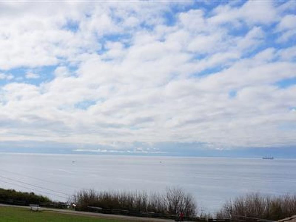 Фото Dashwood Manor Seaside Bed & Breakfast