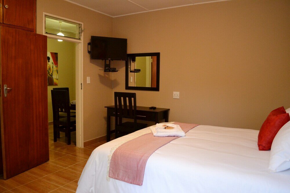 Фото B at Home Guesthouse Piet Retief