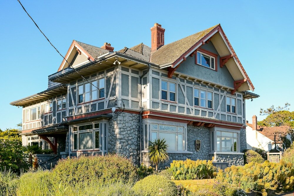 Фото Dashwood Manor Seaside Bed & Breakfast