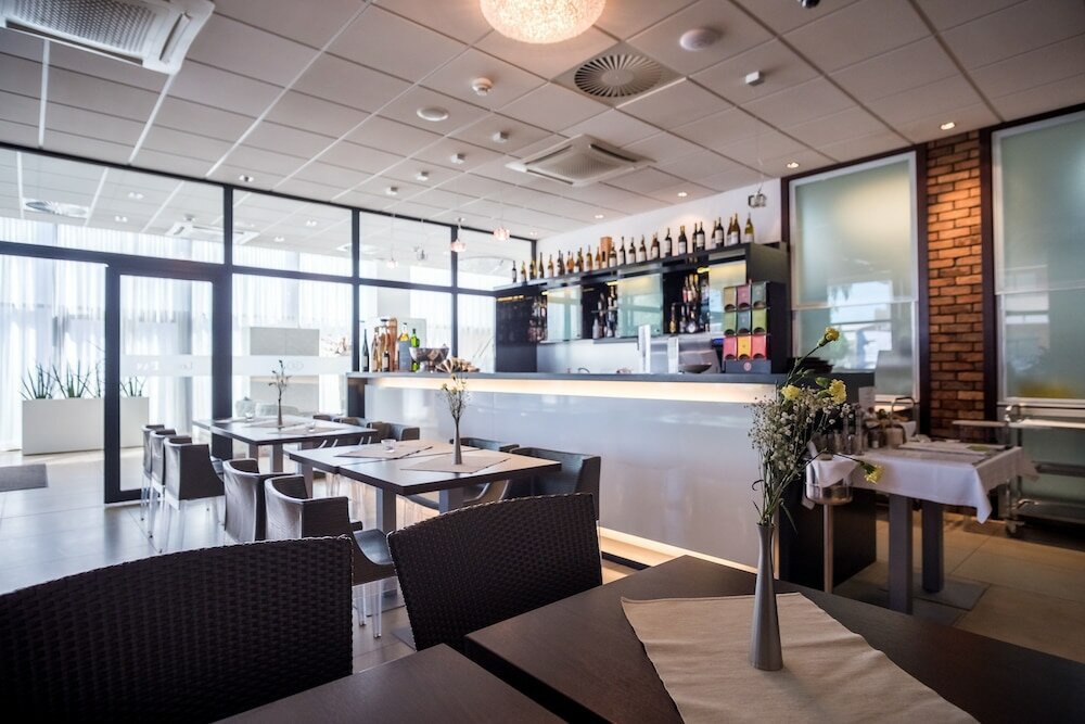 Фото Hotel Dolphin