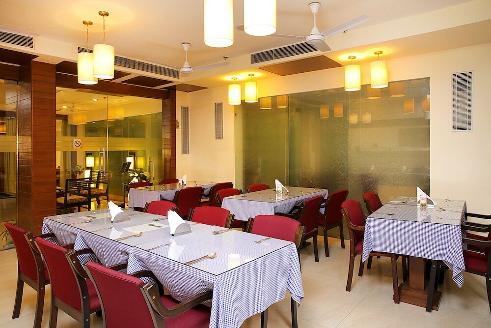 Фото Ahuja Residency Cyber City I