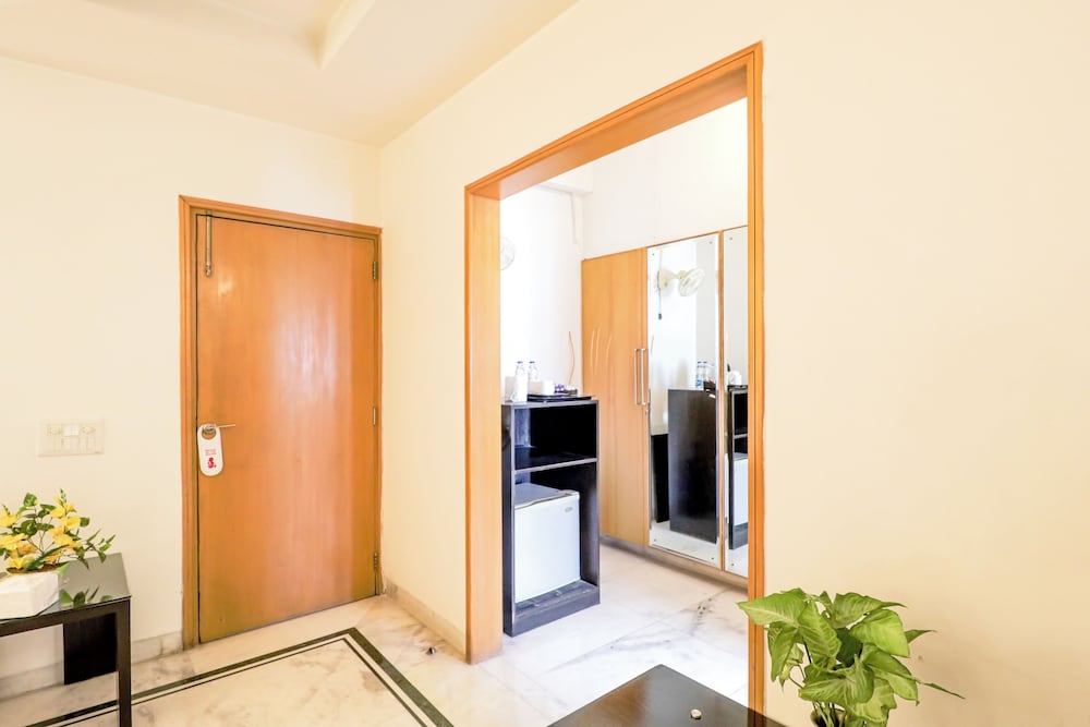 Фото Ahuja Residency Cyber City I