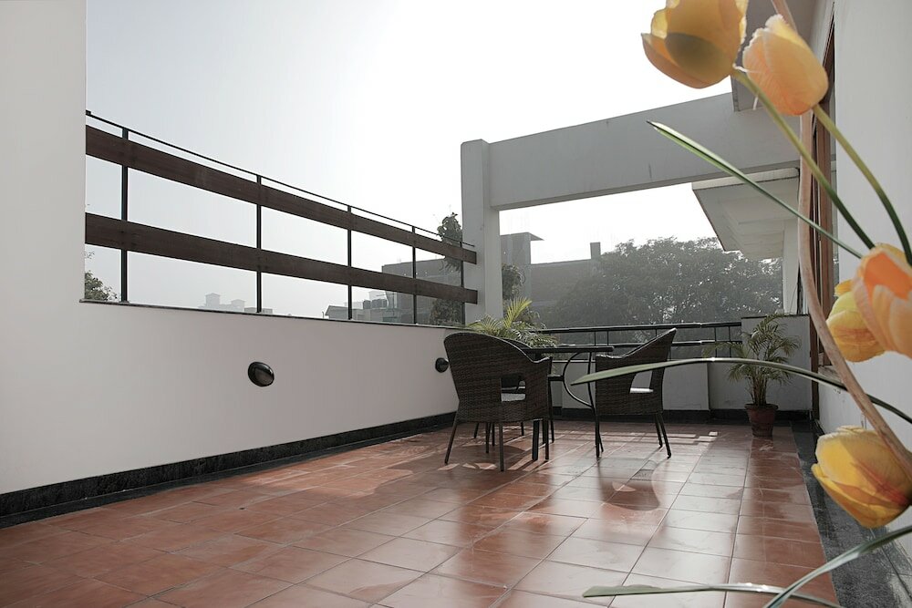 Фото Ahuja Residency Cyber City I