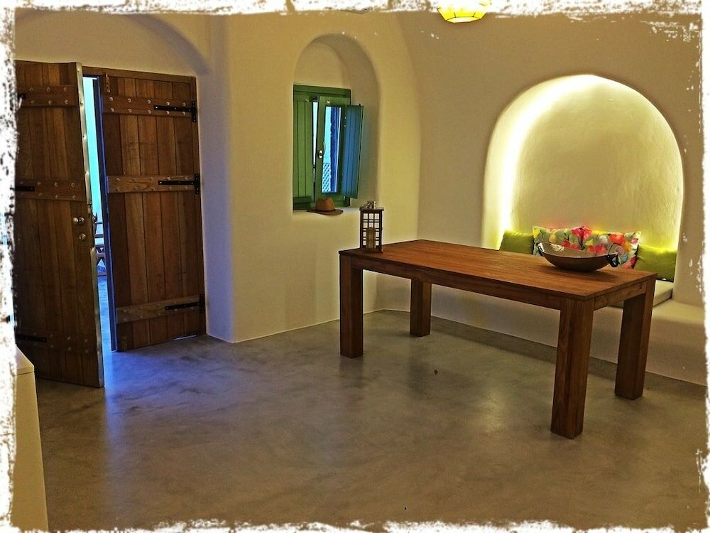 Фото Ayoba Santorini