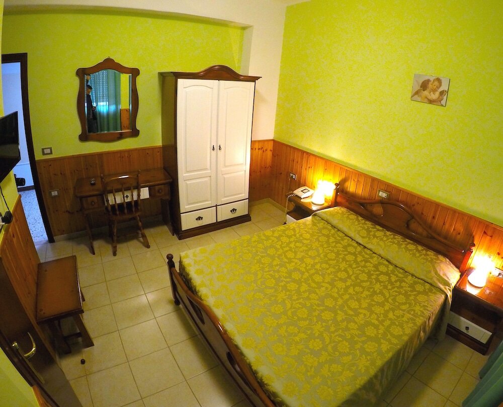 Фото Tourist Hotel