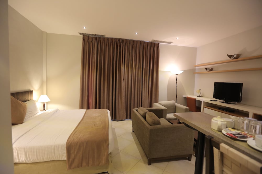 Фото Jabal Amman Hotel