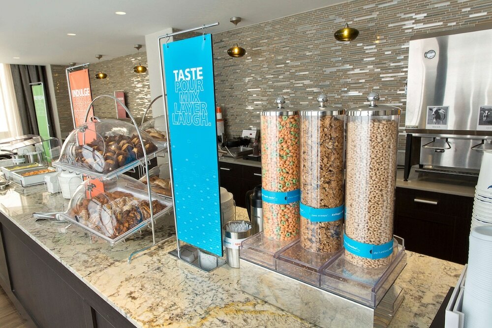 Фото Hampton Inn & Suites Dallas Downtown