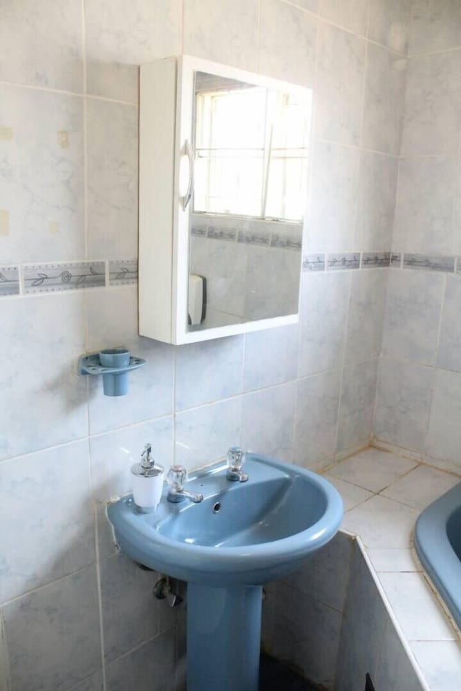 Фото Overflow Guest House