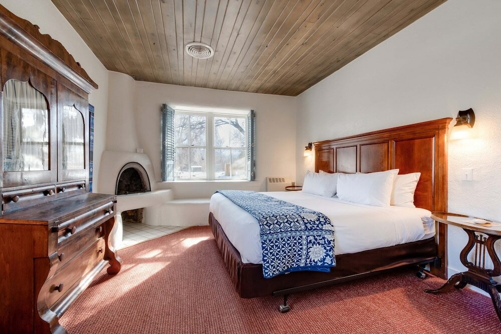 Фото The Historic Taos Inn