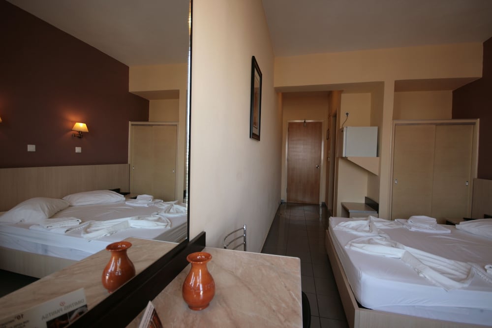 Фото Paritsa Hotel