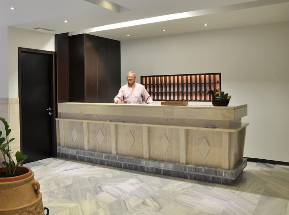 Фото Paritsa Hotel