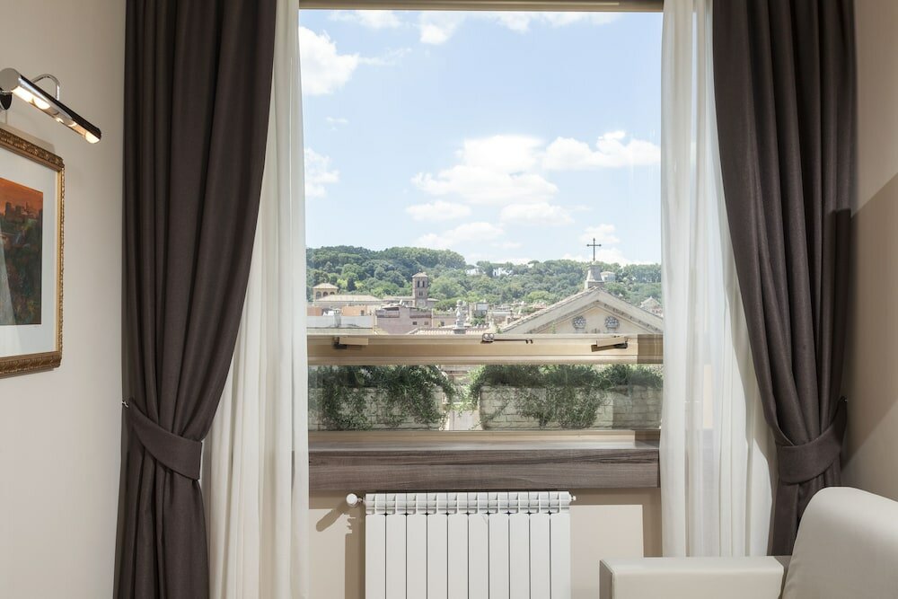 Фото Window on Rome