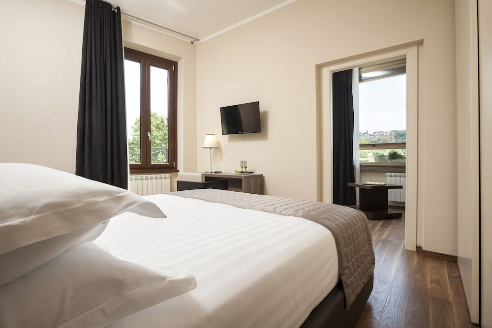 Фото Window on Rome