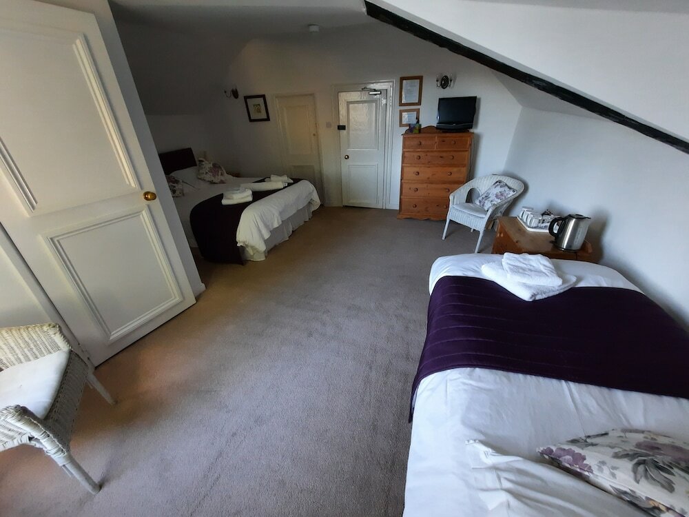 Фото The White Cottage B&b