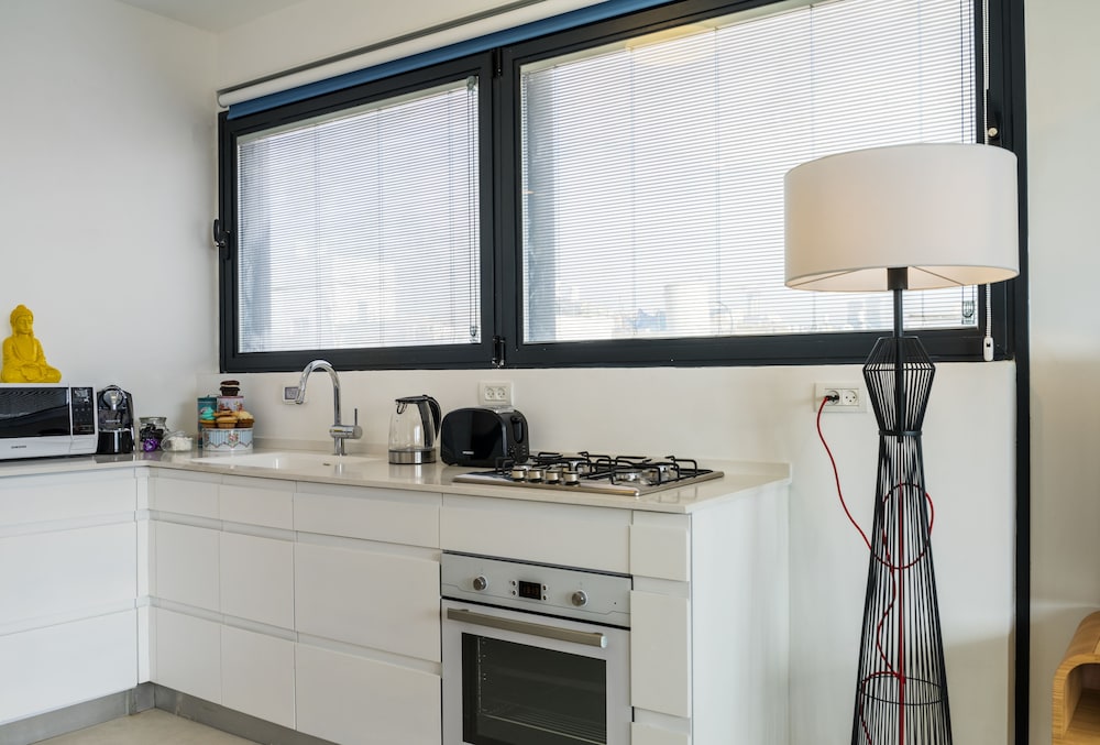 Фото Mr. Promenade - by Tlv2go