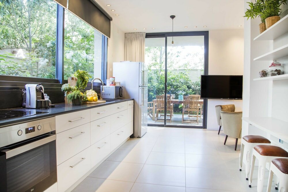 Фото Mr. Promenade - by Tlv2go