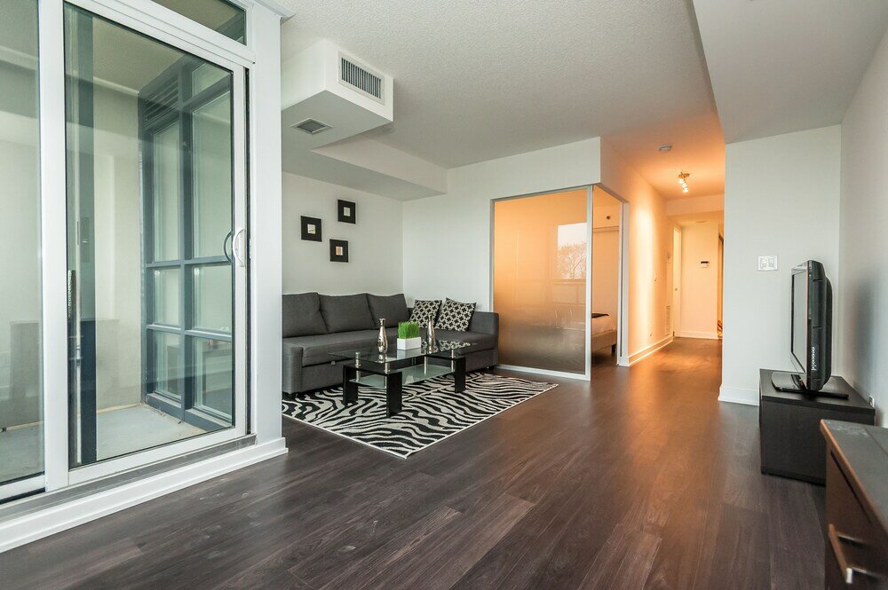 Фото Life Suites - Fort York Central Condo