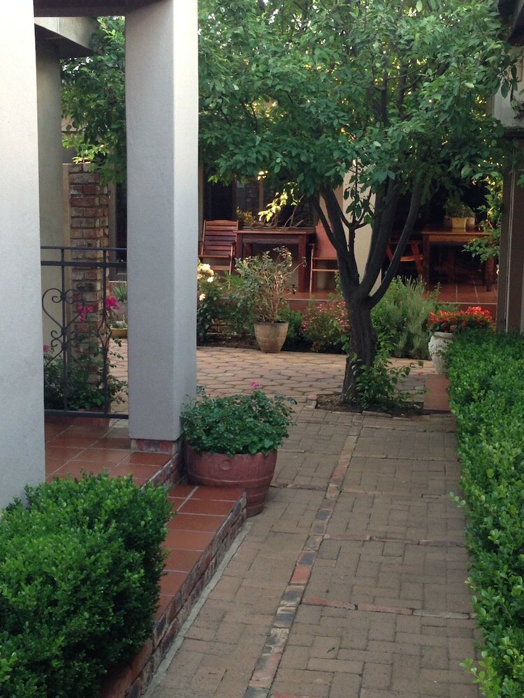 Фото The Crown Guesthouse