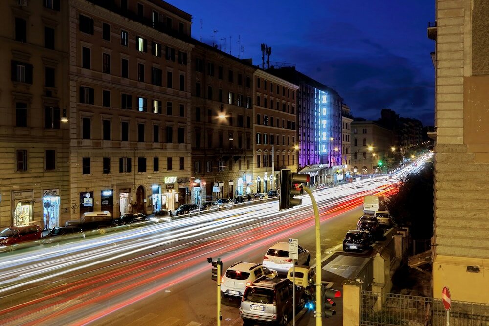 Фото отеля 2