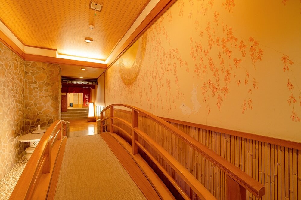 Фото Hotel Hoho A hotel overlooking the Echigo Plain and the Yahiko mountain range