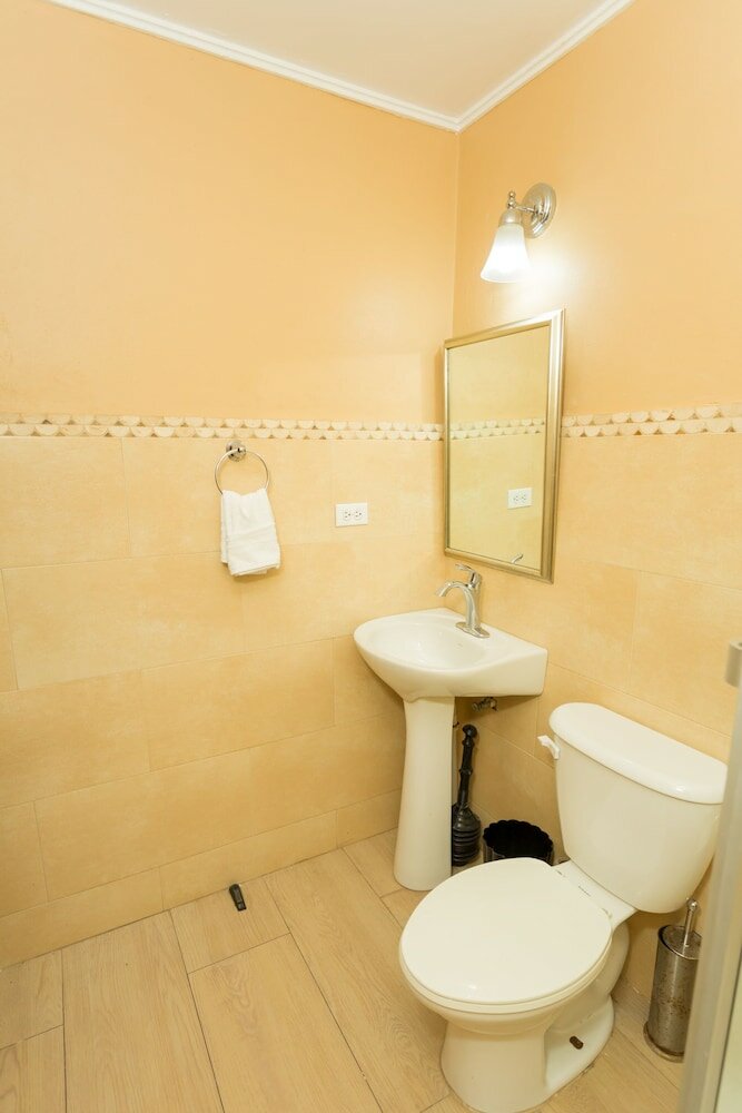 Фото New Kingston Ca Guest Apartment VI