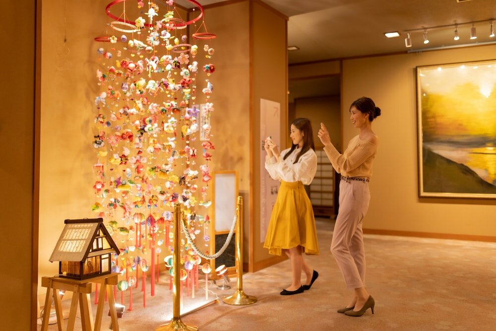 Фото Hotel Hoho A hotel overlooking the Echigo Plain and the Yahiko mountain range