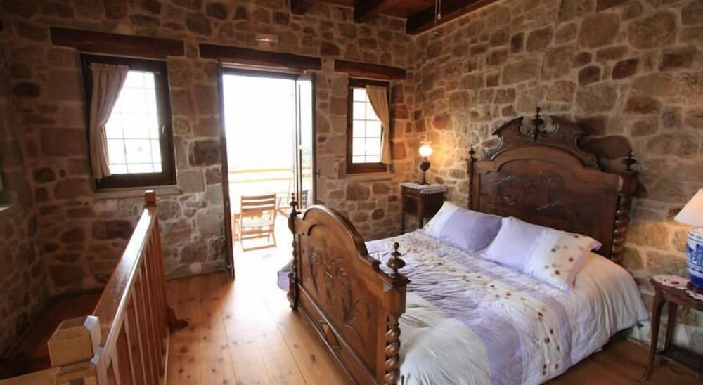 Фото Lithos Traditional Houses