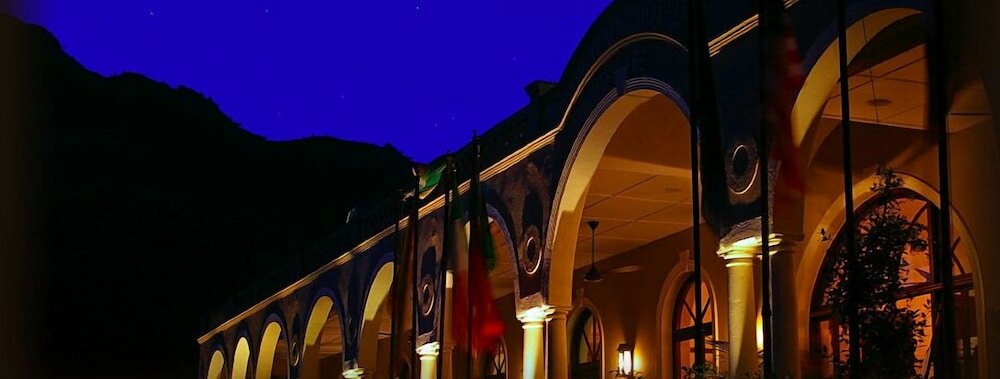 Фото The Royal Hotel