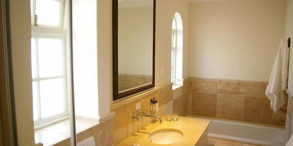 Фото The Royal Hotel