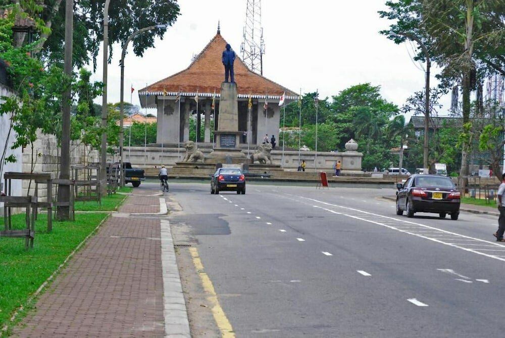 Фото Panoramic Holiday Apartment Seagull Complex - Colombo