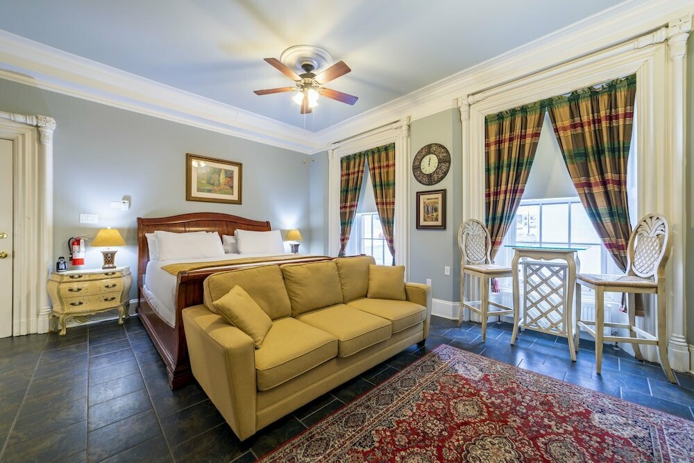 Hotel Chipman Hill Suites on Union, Saint John, photo