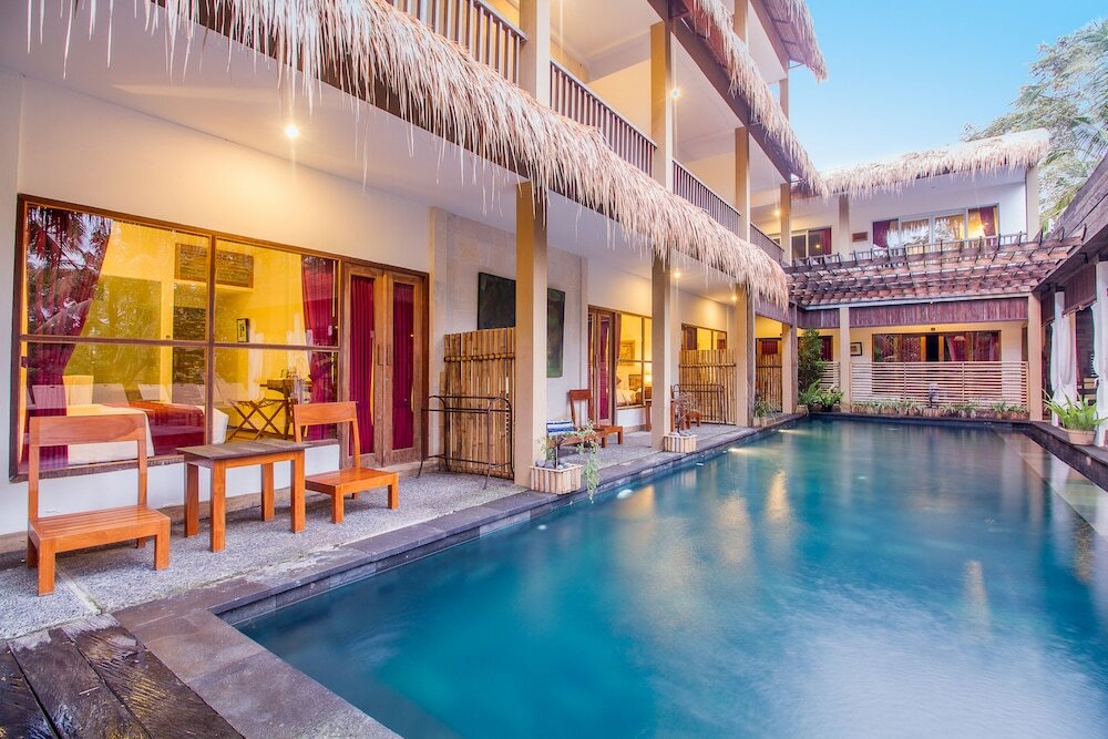 Фото Alam Sembuwuk Resort