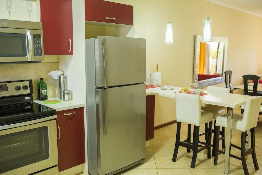 Фото Gold Coast Luxurious and Stylish Condo